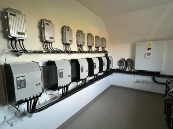 Bateriové úložiště WeCo 132 kWh – instalace bateriových modulů